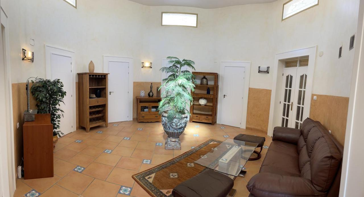 Anna'S Garden Bed & Breakfast ตอร์เรเวียคา ภายนอก รูปภาพ